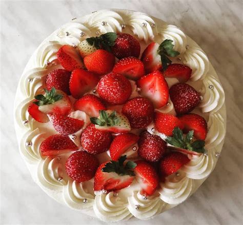 Top 10 Strawberry Cakes in Manila .